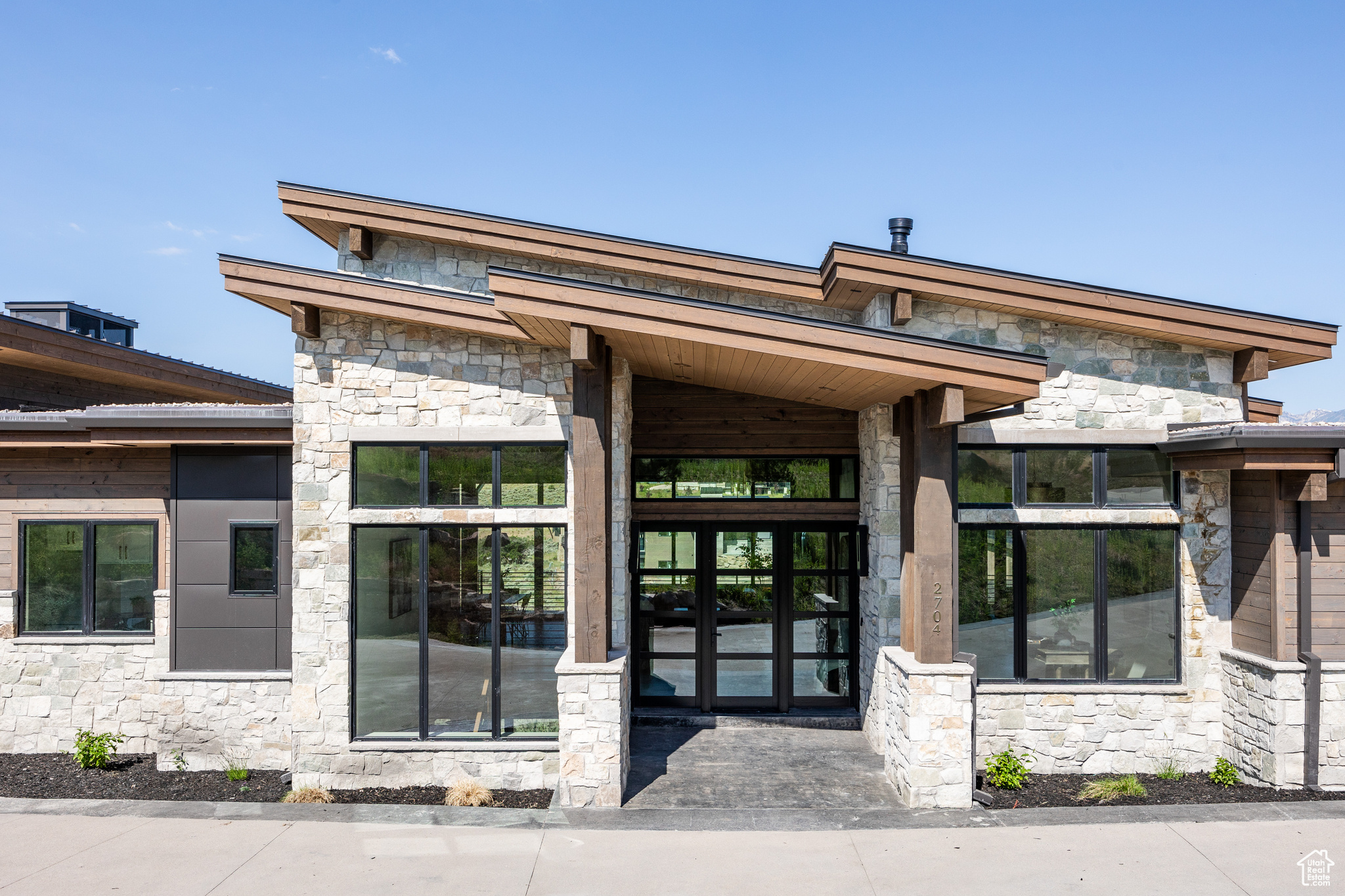 2704 E BOULDER TOP LOOP