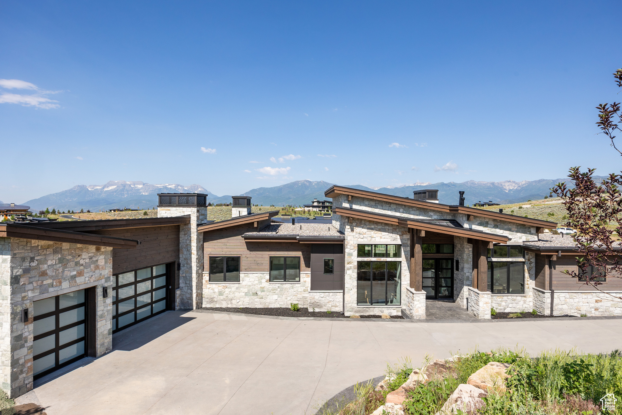 2704 E BOULDER TOP LOOP