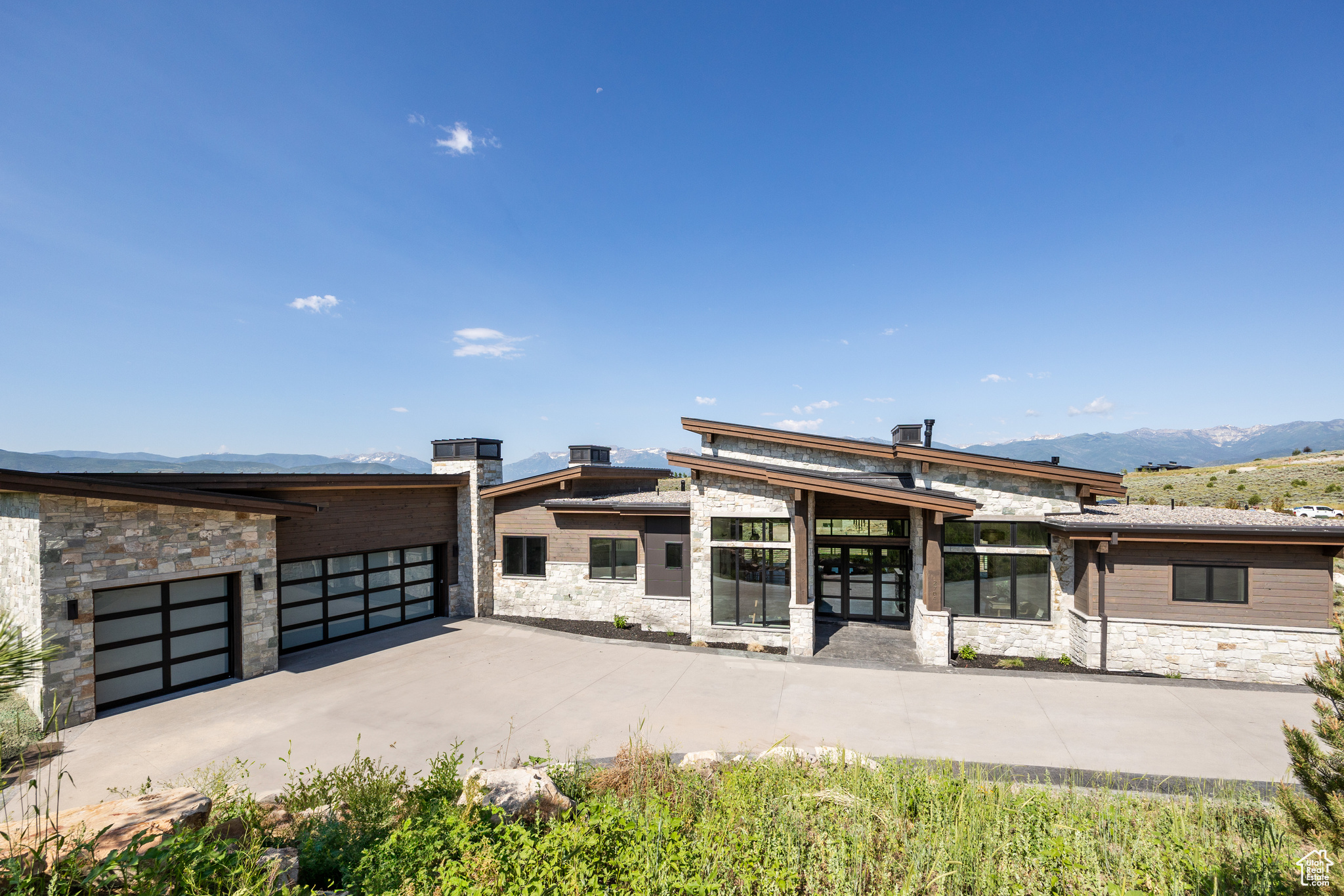2704 E BOULDER TOP LOOP