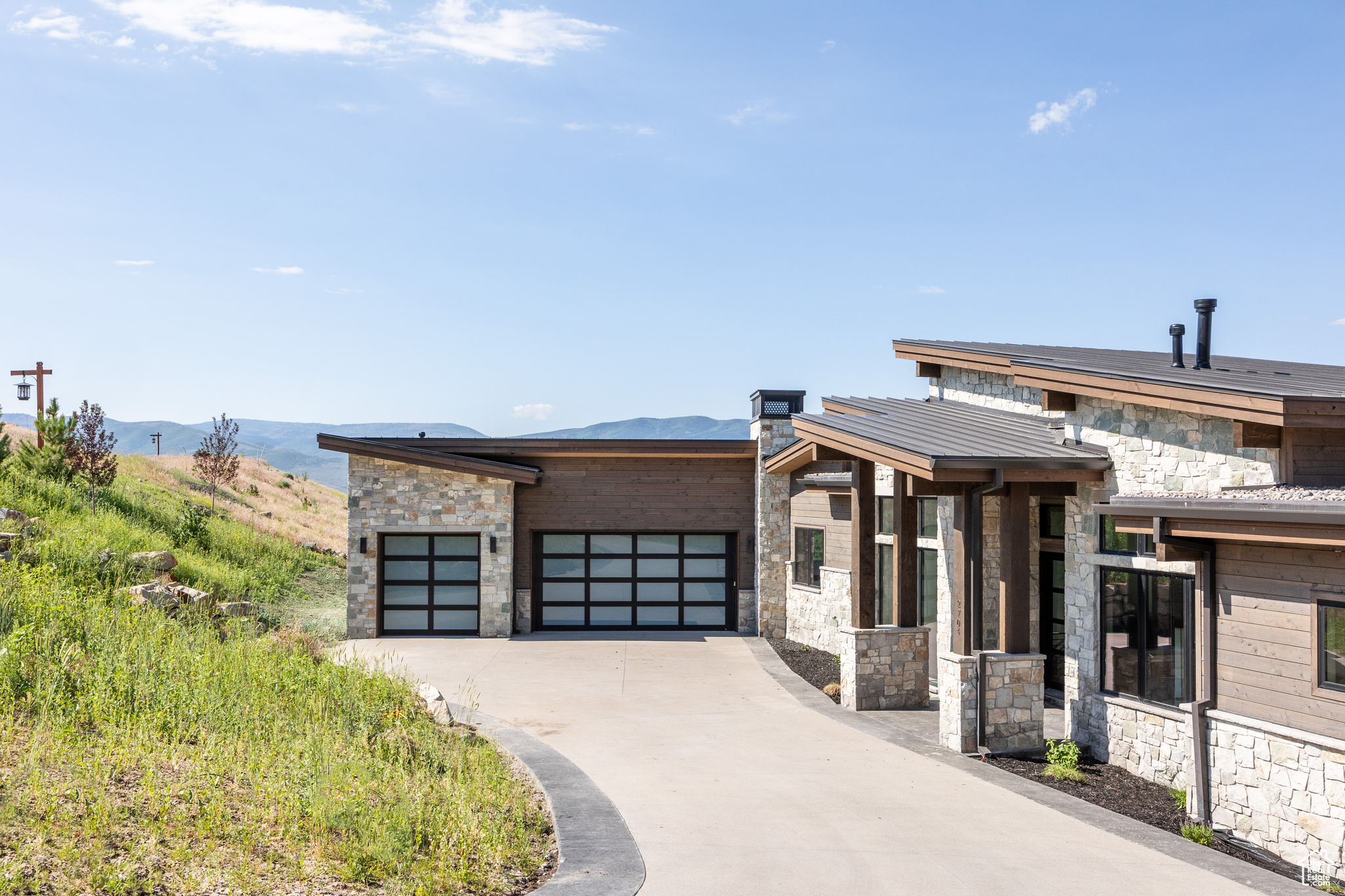 2704 E BOULDER TOP LOOP