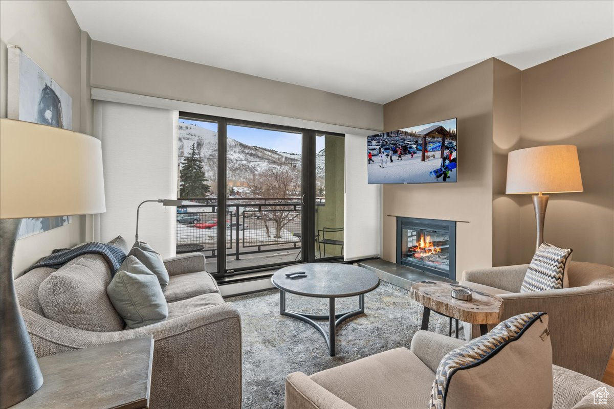 1482 EMPIRE AVE #308