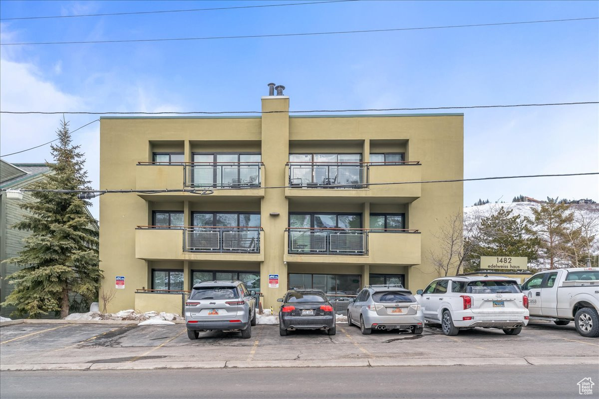 1482 EMPIRE AVE #308