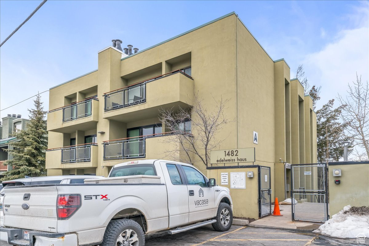 1482 EMPIRE AVE #308