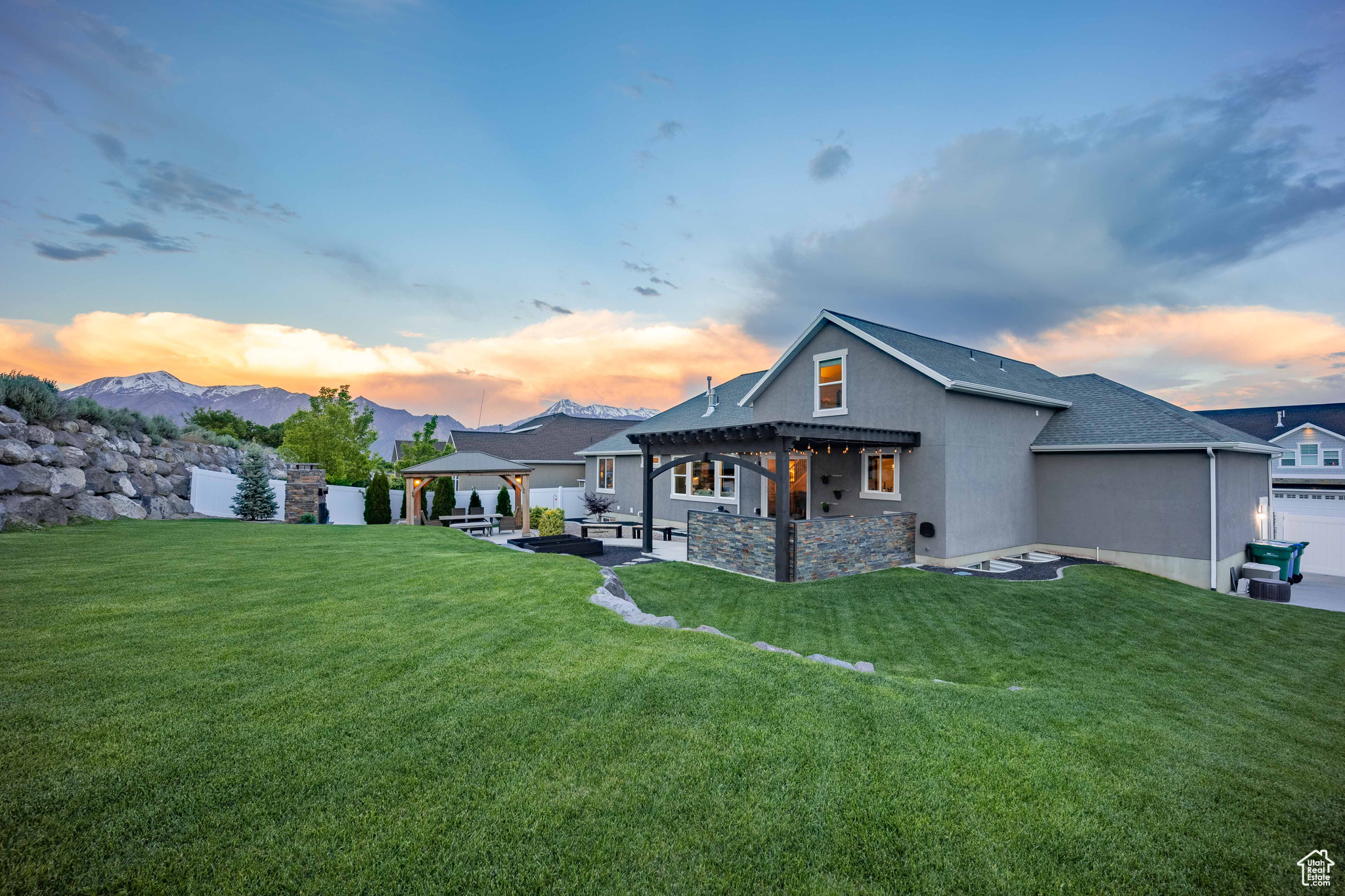 528 W AUTUMN HILLS BLVD