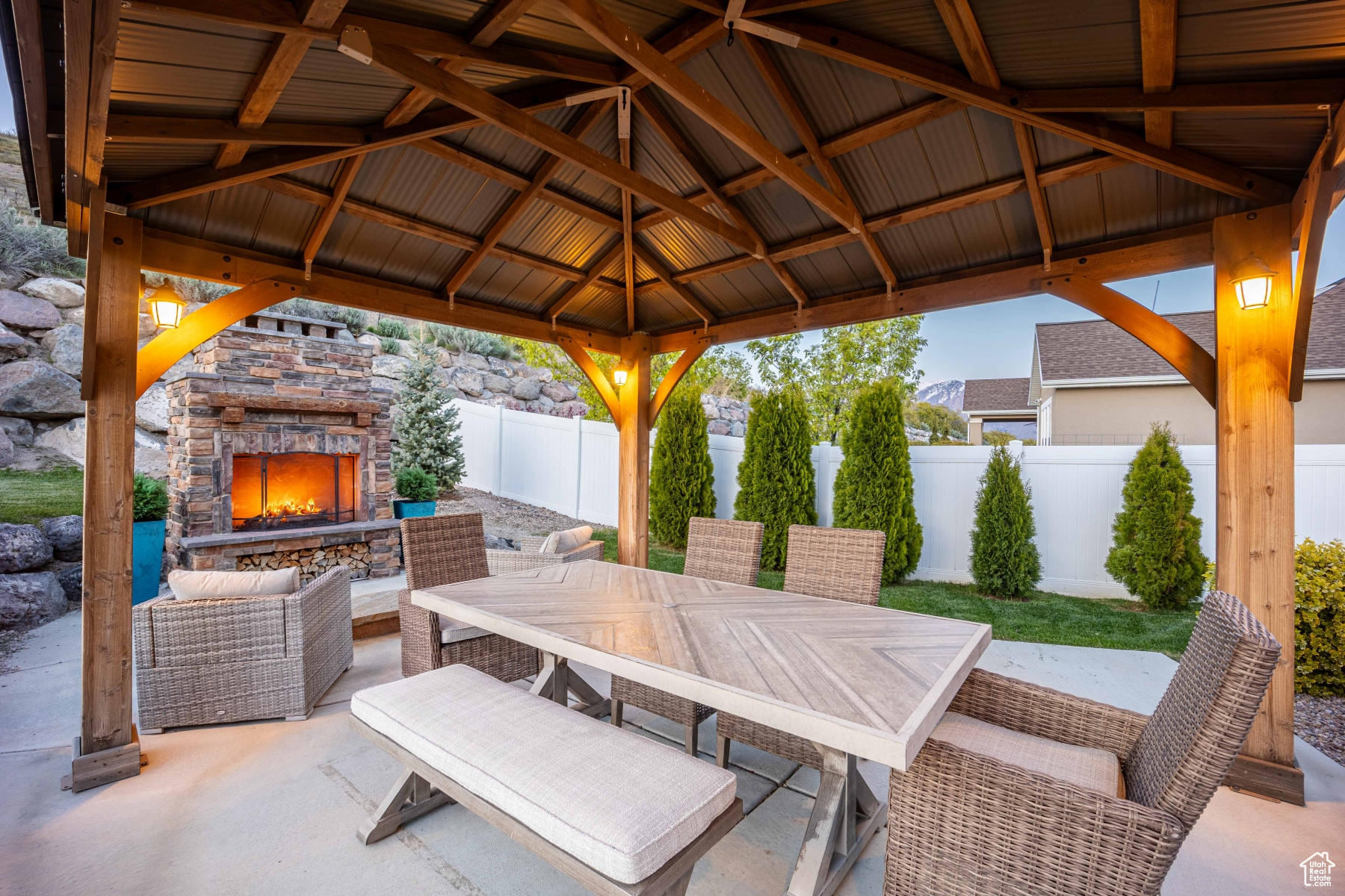 528 W AUTUMN HILLS BLVD