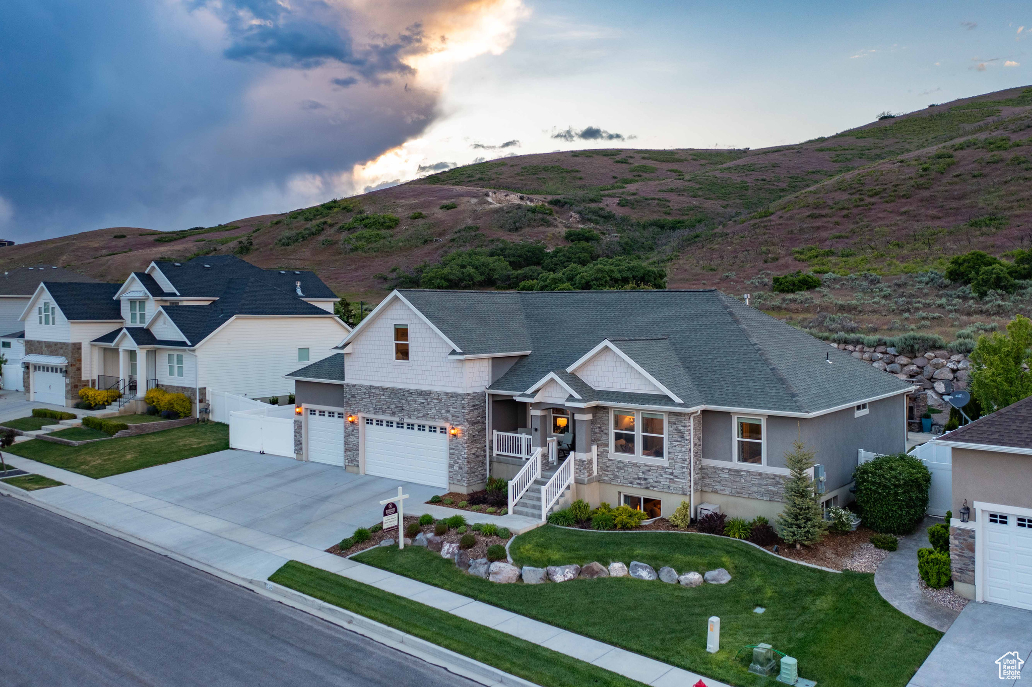 528 W AUTUMN HILLS BLVD