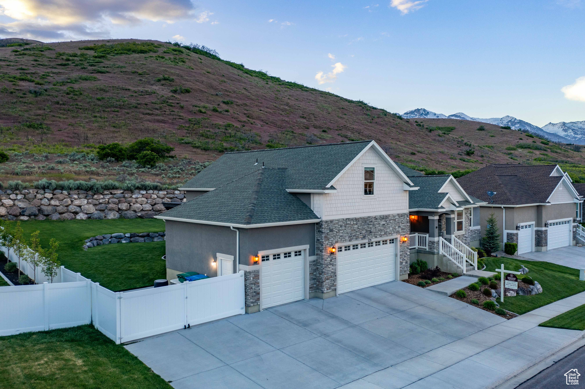 528 W AUTUMN HILLS BLVD