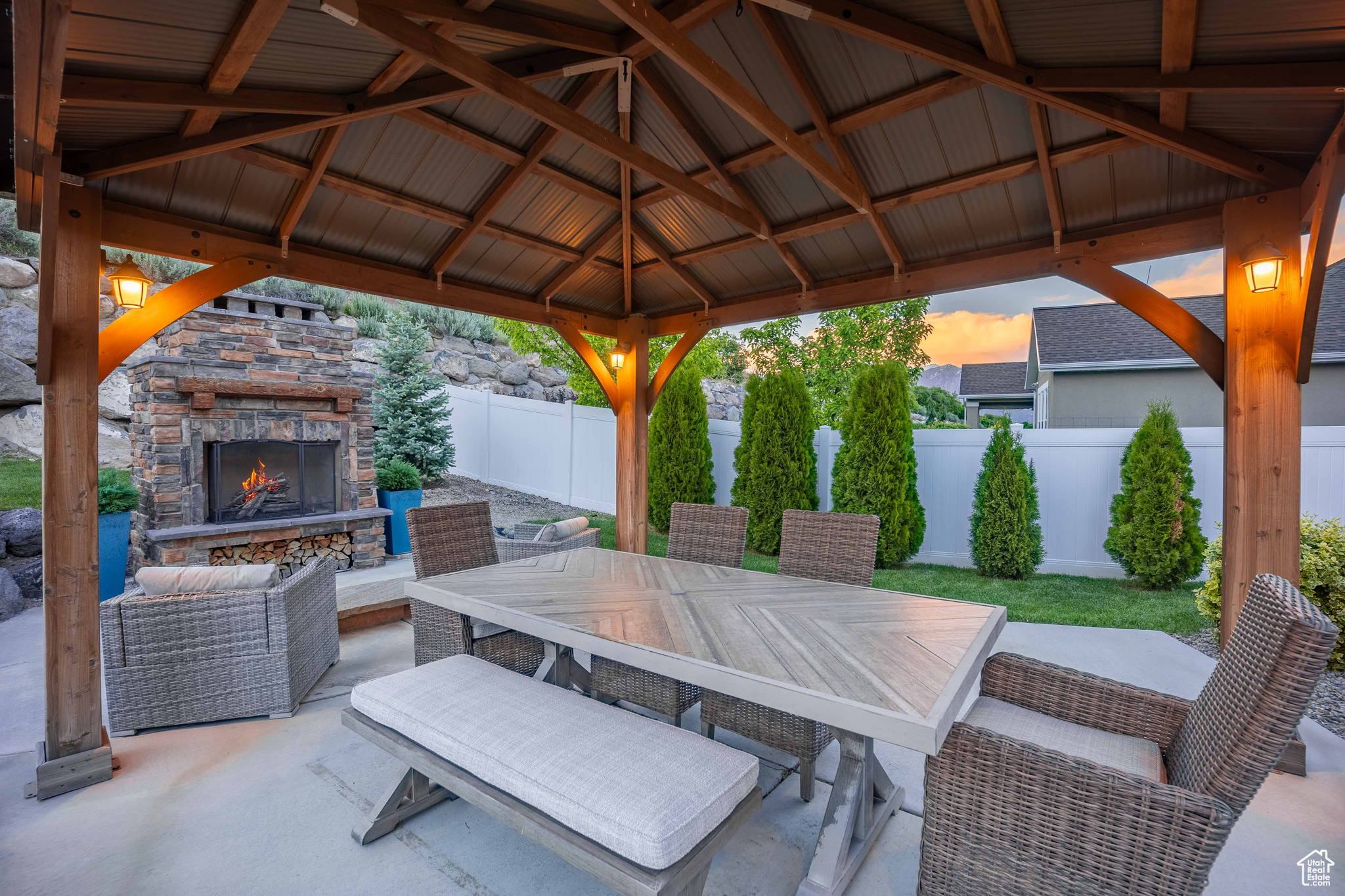 528 W AUTUMN HILLS BLVD