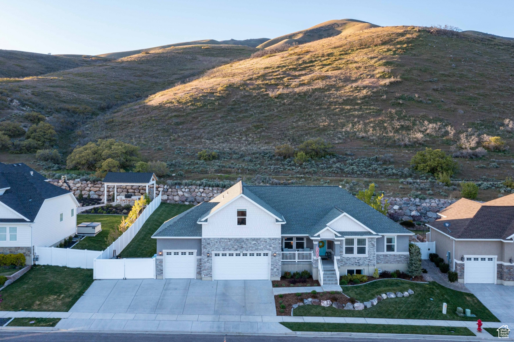 528 W AUTUMN HILLS BLVD