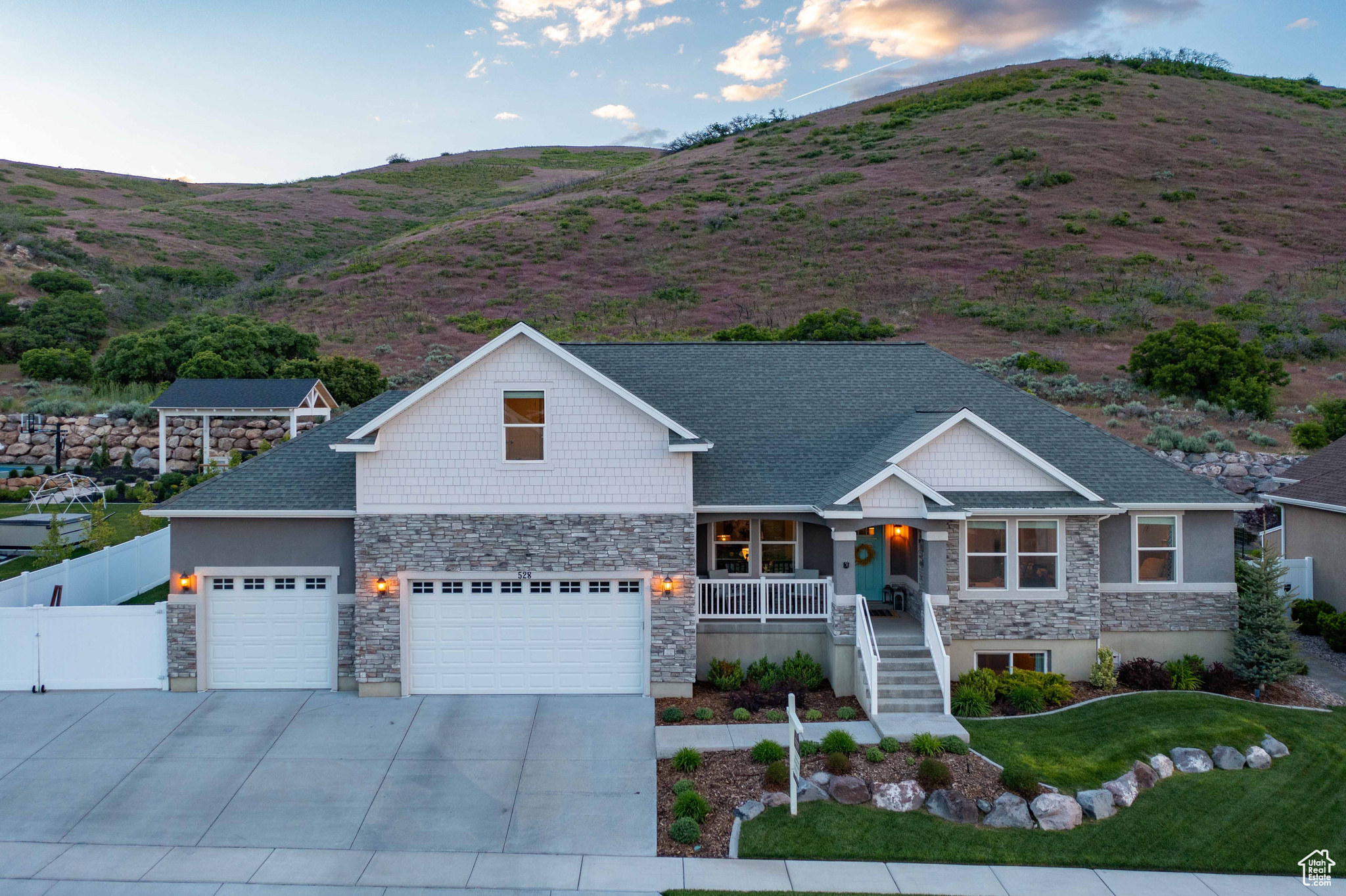 528 W AUTUMN HILLS BLVD