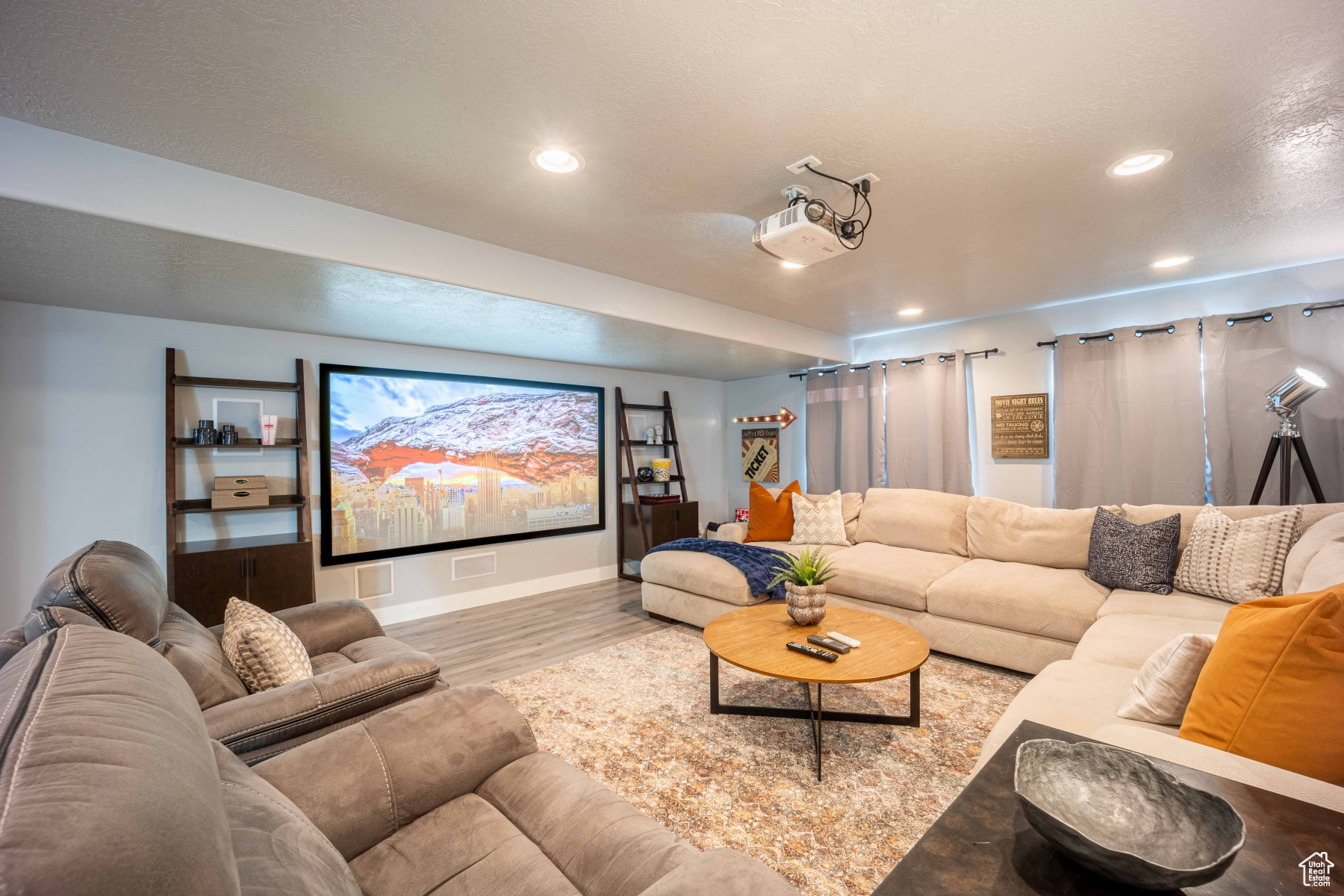 528 W AUTUMN HILLS BLVD