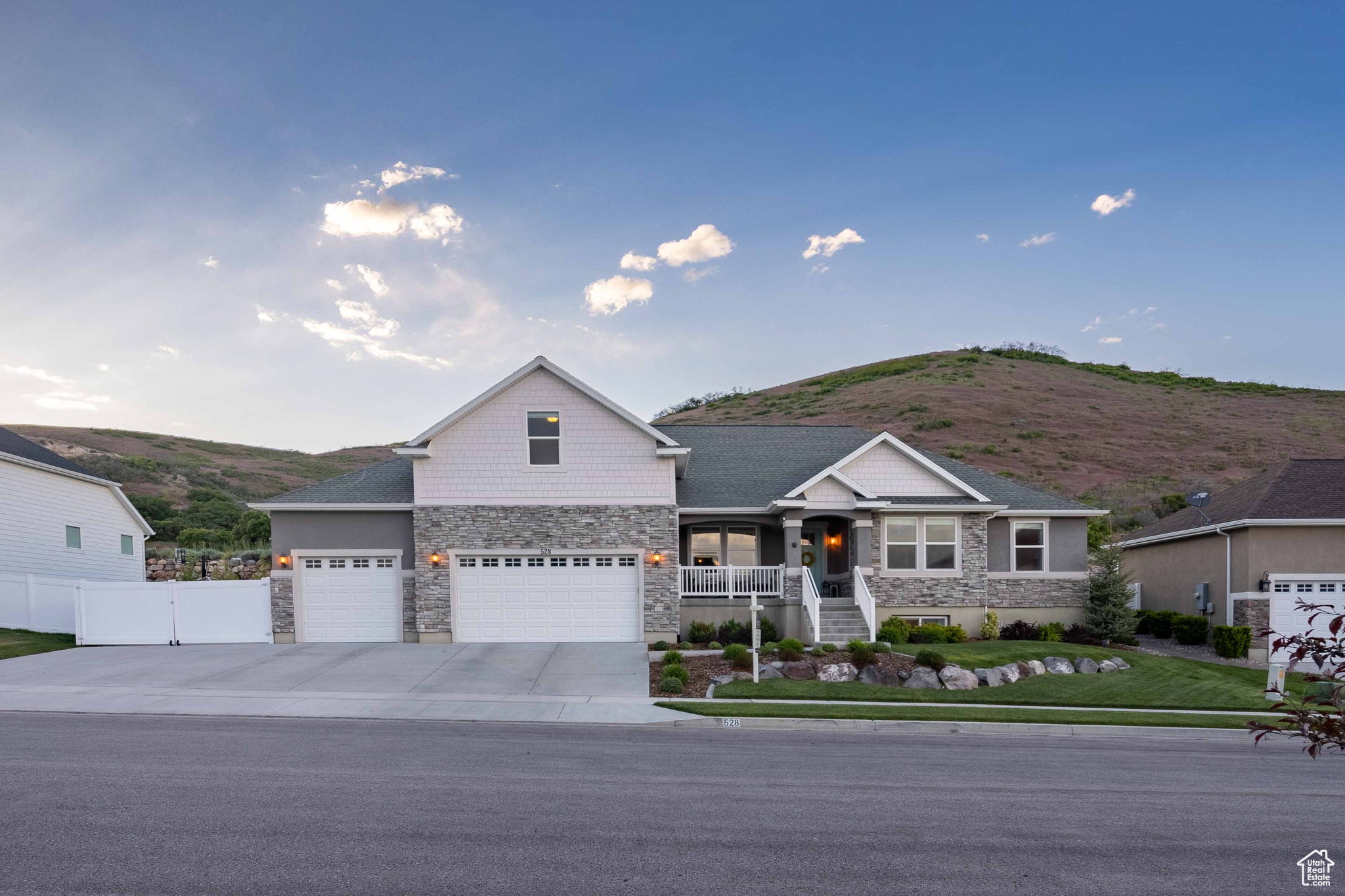 528 W AUTUMN HILLS BLVD