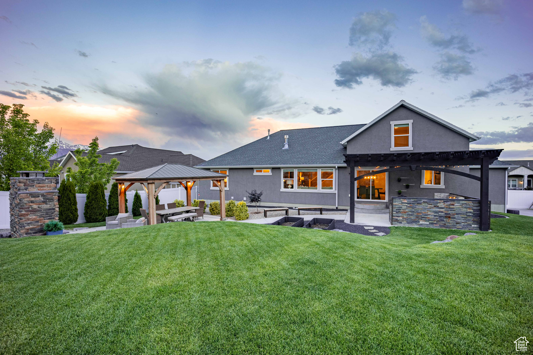 528 W AUTUMN HILLS BLVD