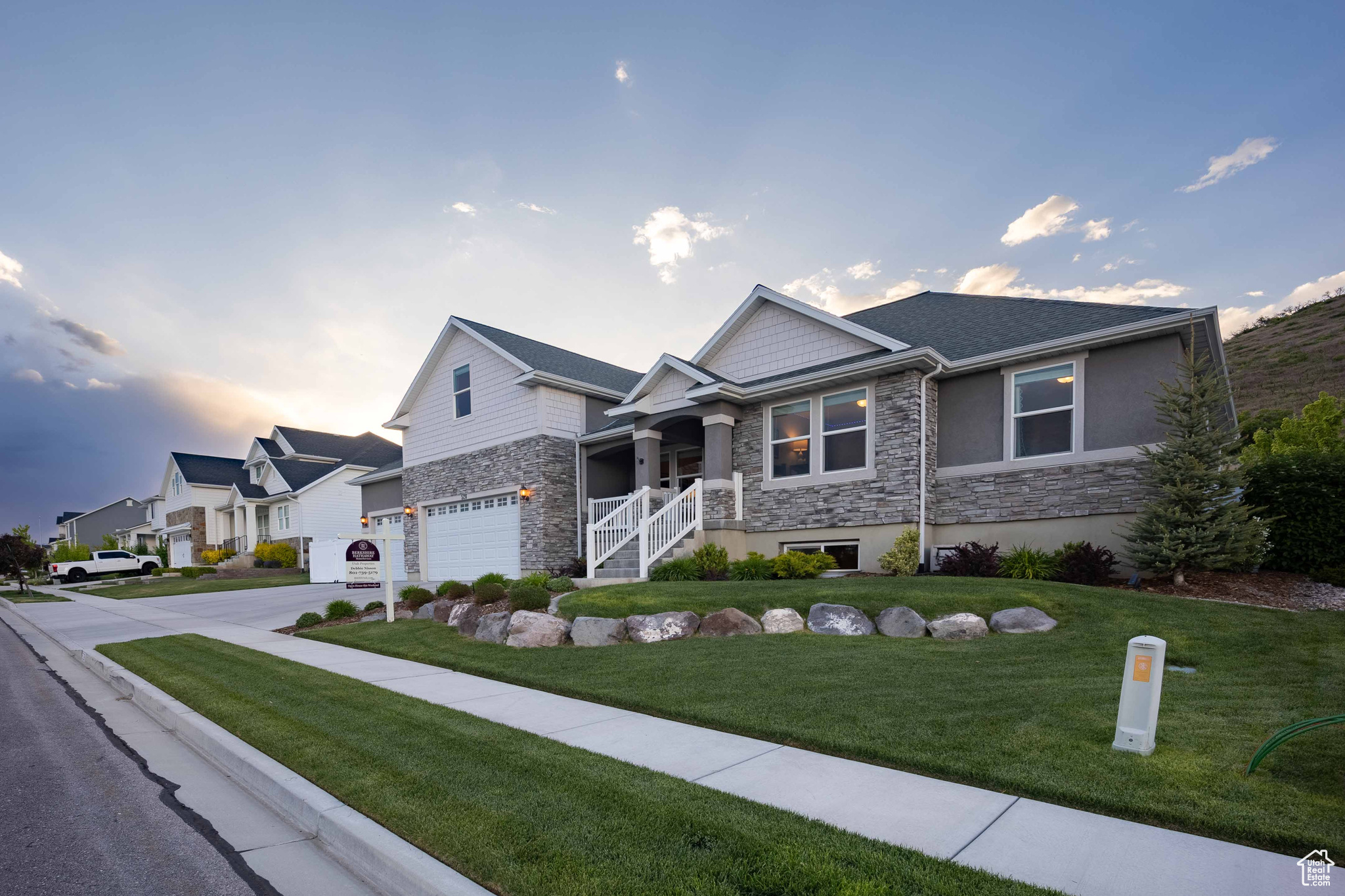 528 W AUTUMN HILLS BLVD
