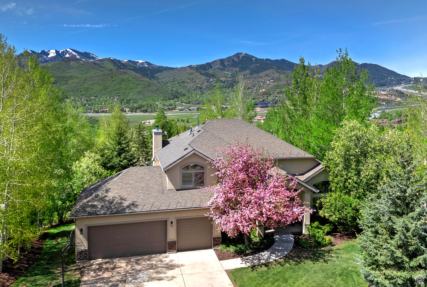 8829 N SACKETT DR