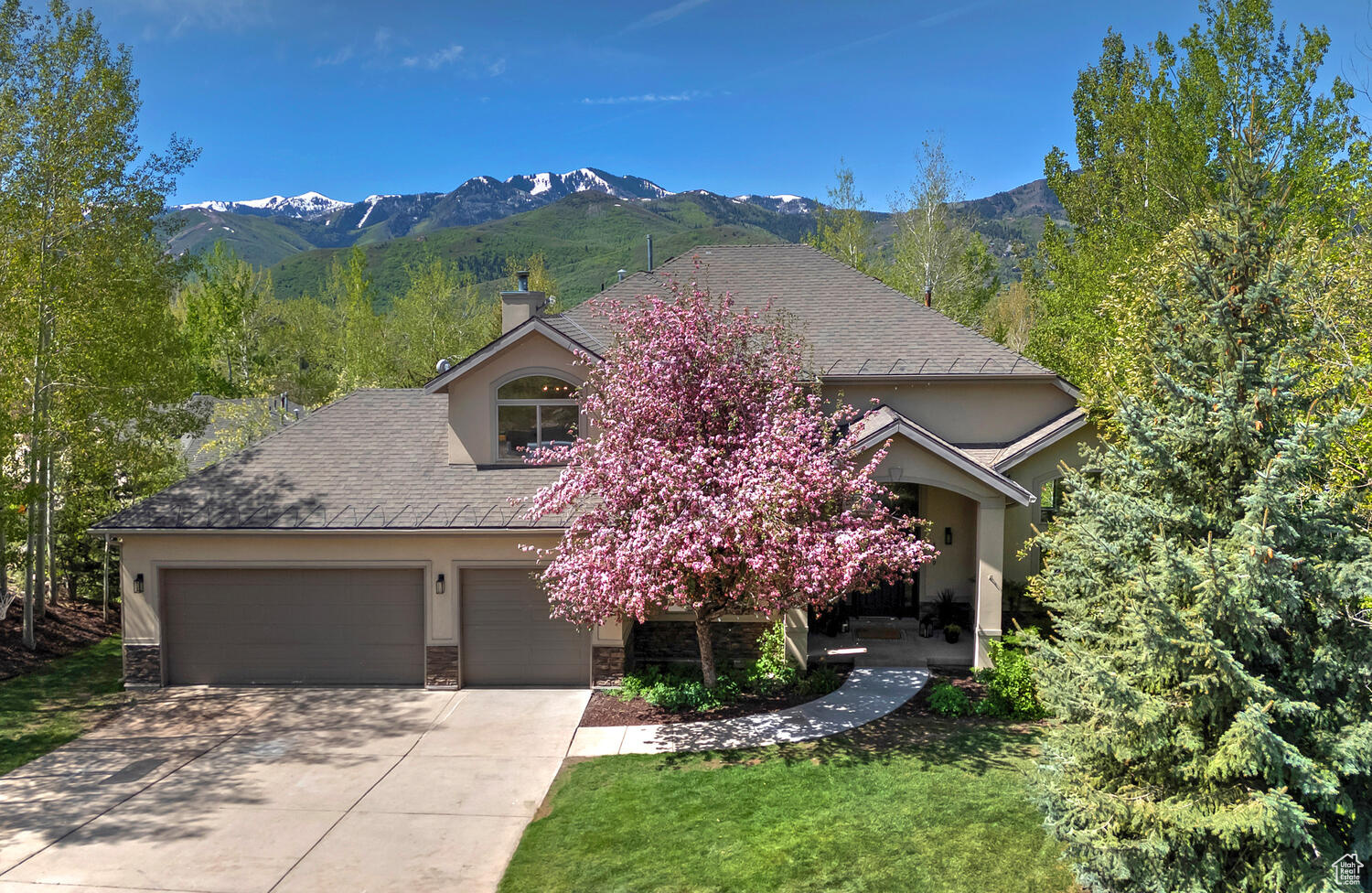 8829 N SACKETT DR