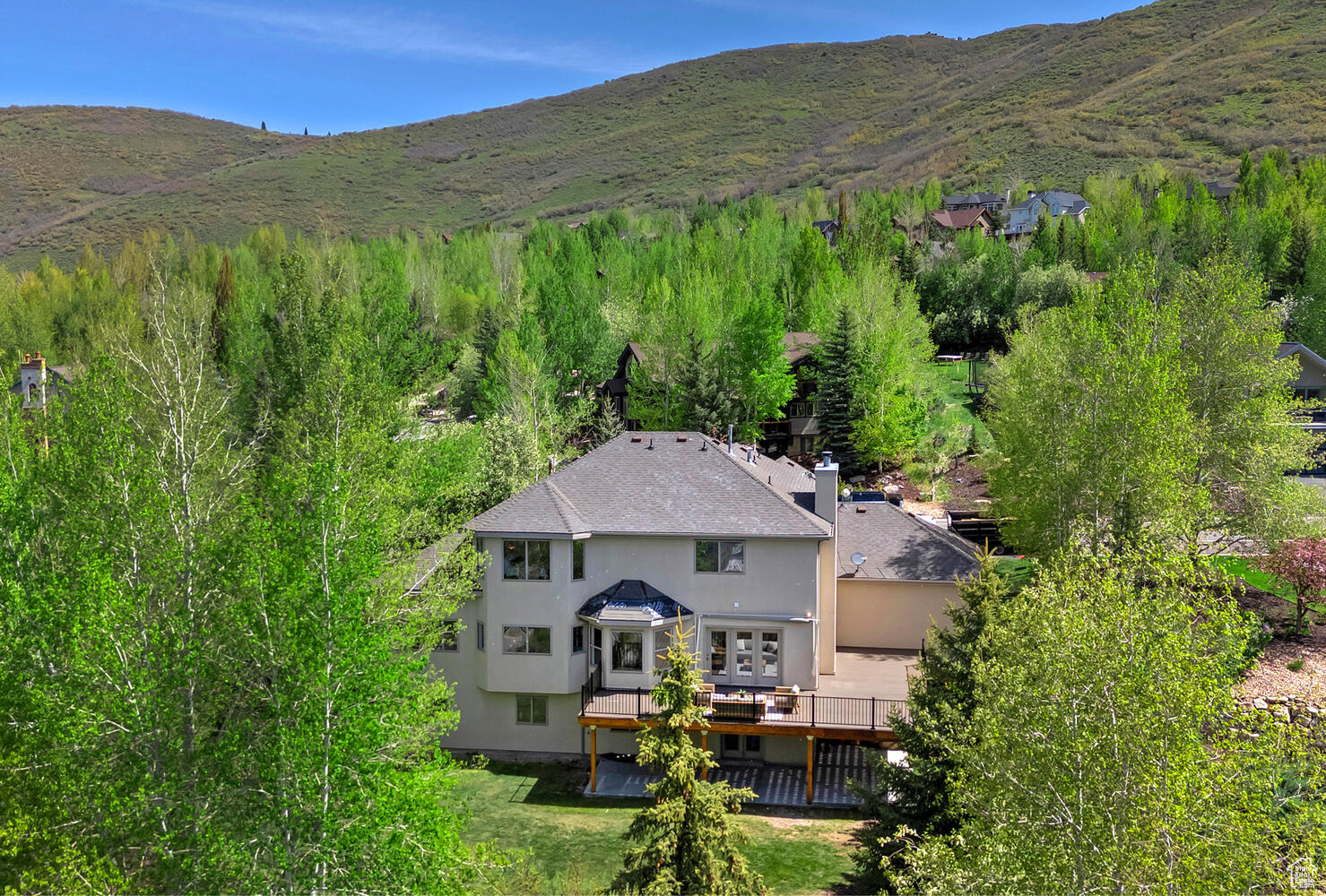 8829 N SACKETT DR