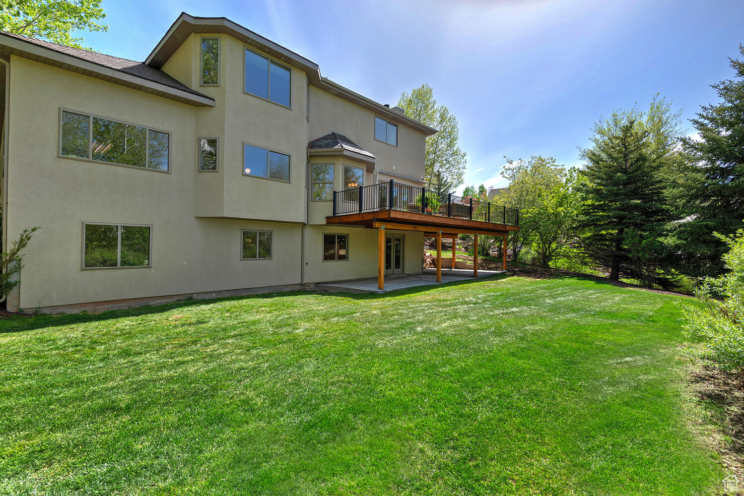 8829 N SACKETT DR