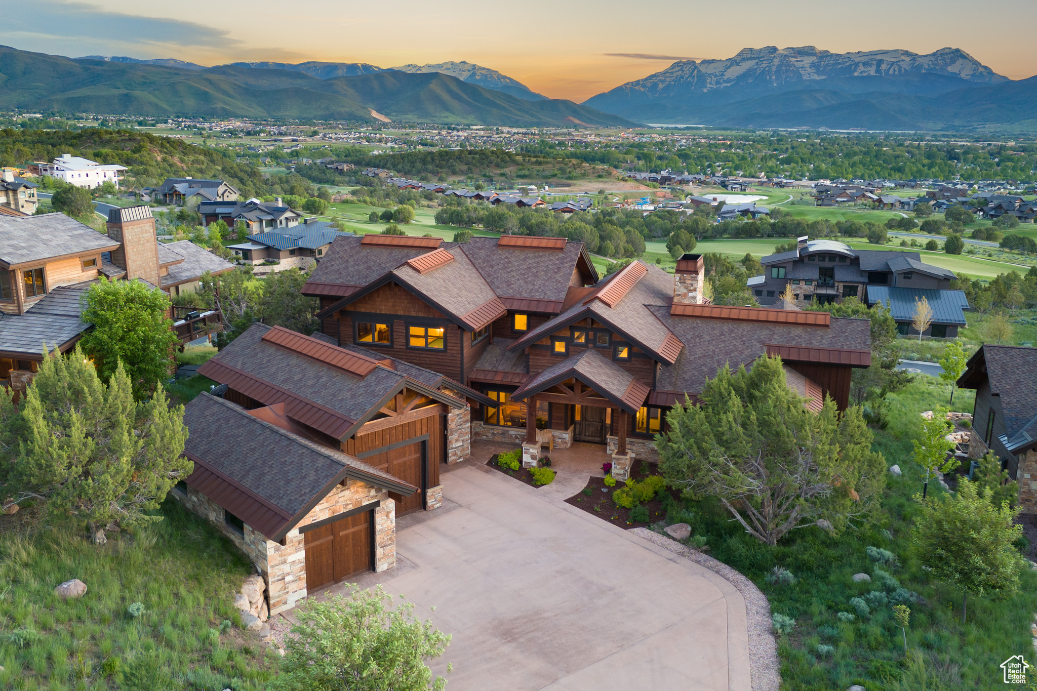 2306 E FLAT TOP DR