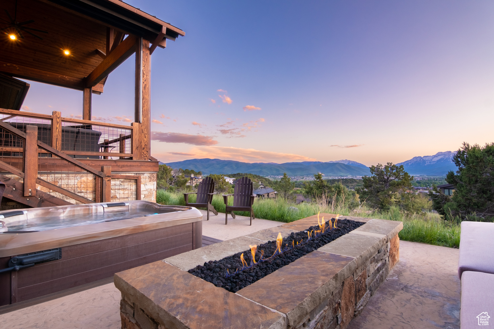 2306 E FLAT TOP DR