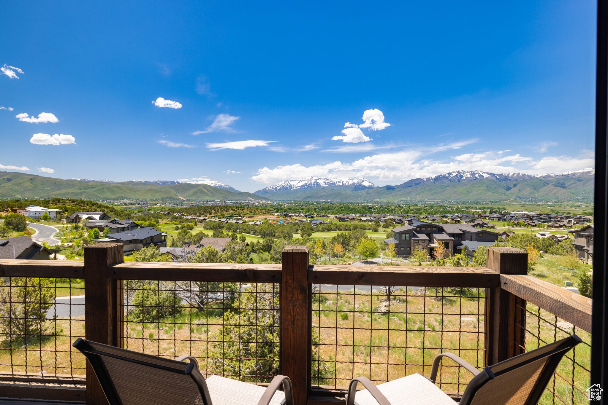 2306 E FLAT TOP DR