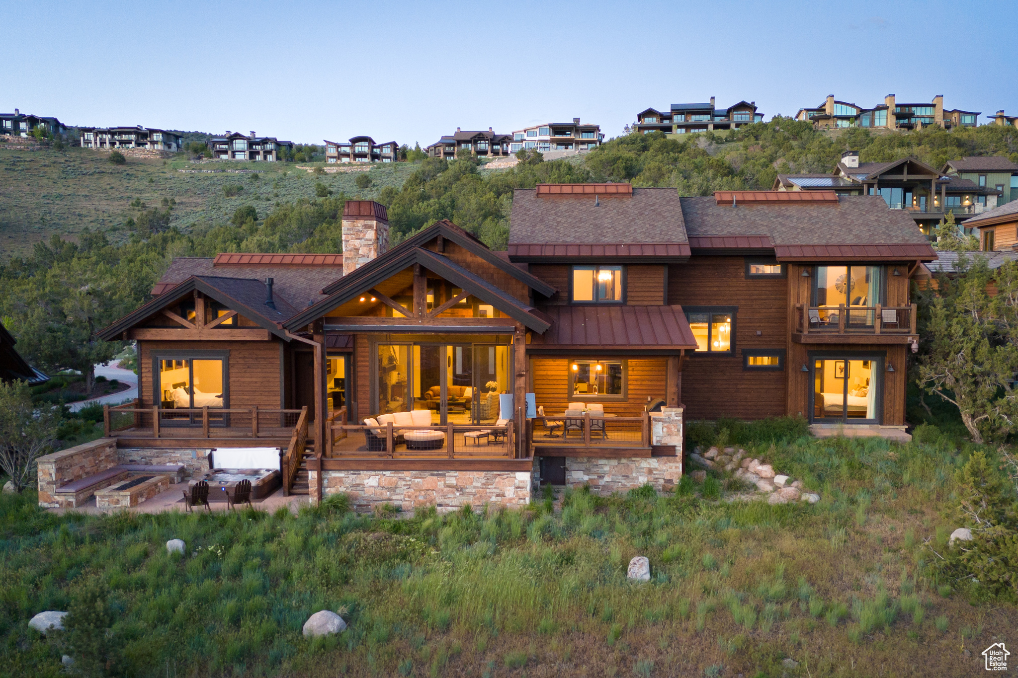 2306 E FLAT TOP DR