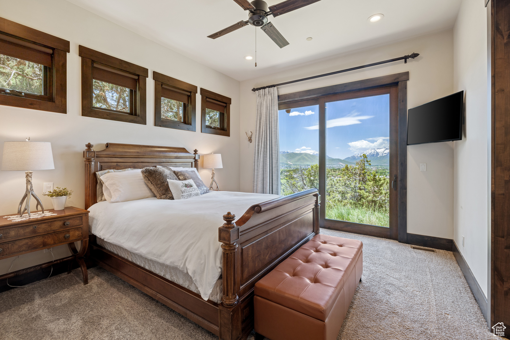 2306 E FLAT TOP DR