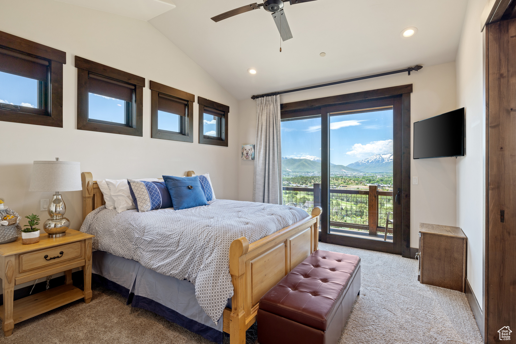 2306 E FLAT TOP DR