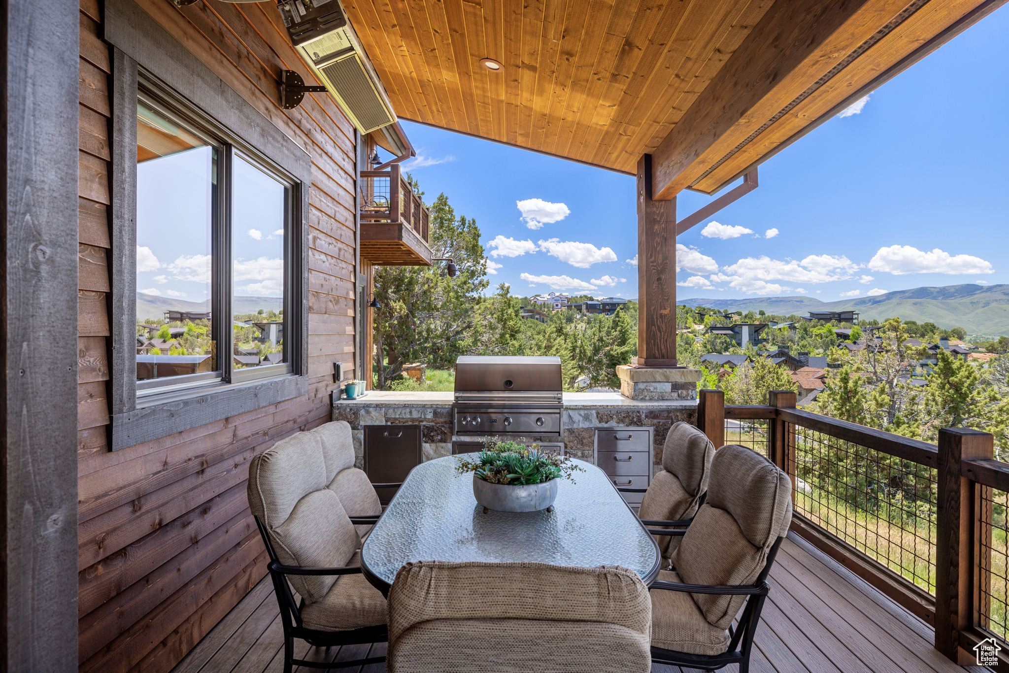 2306 E FLAT TOP DR