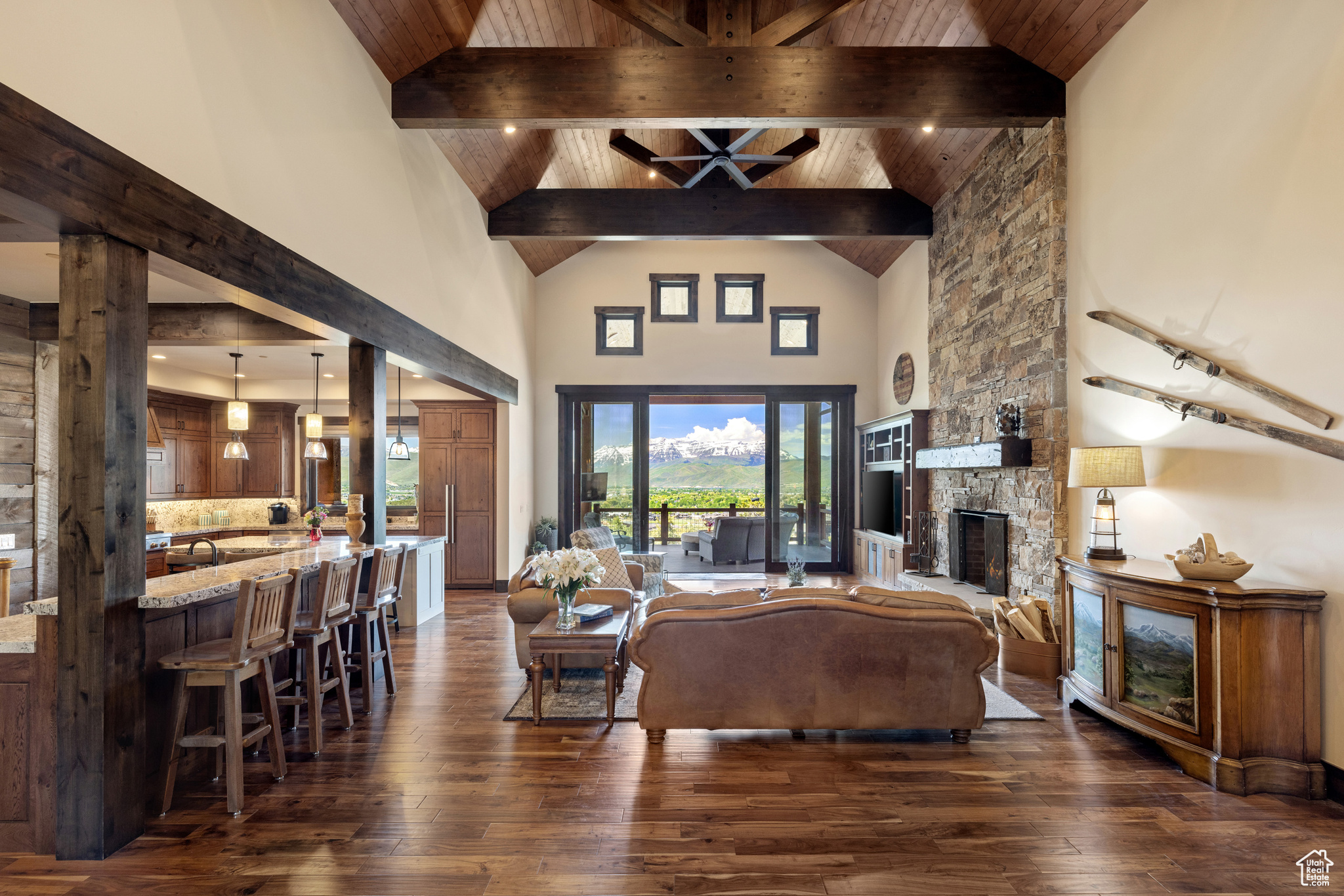 2306 E FLAT TOP DR