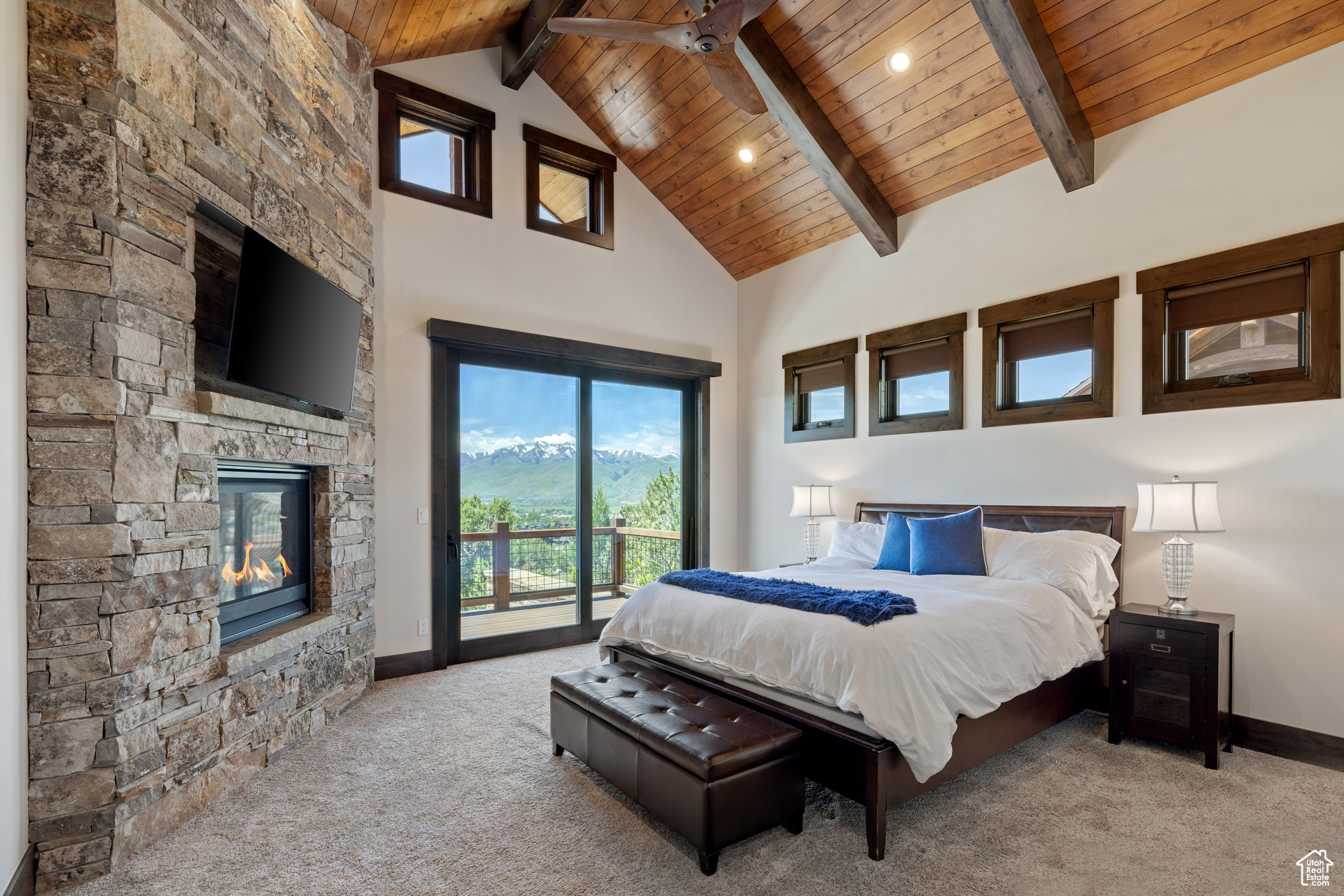 2306 E FLAT TOP DR
