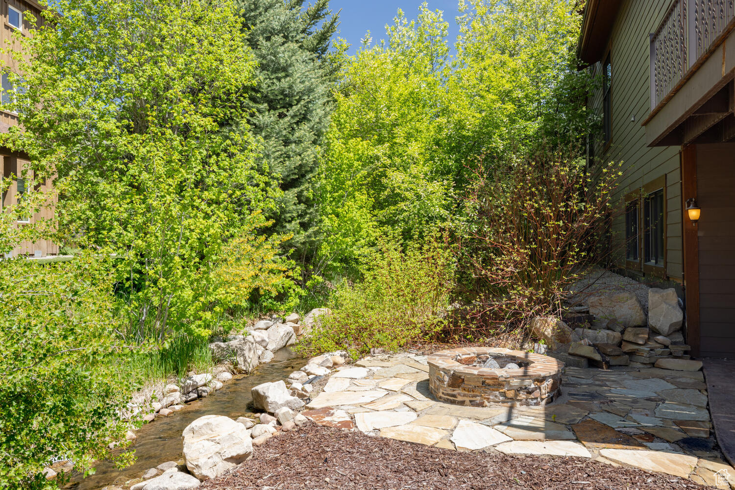 4825 N SILVER SPRINGS DR