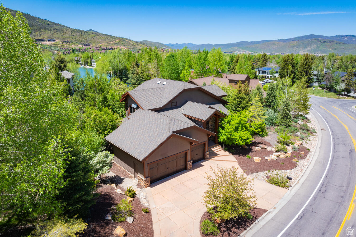4825 N SILVER SPRINGS DR