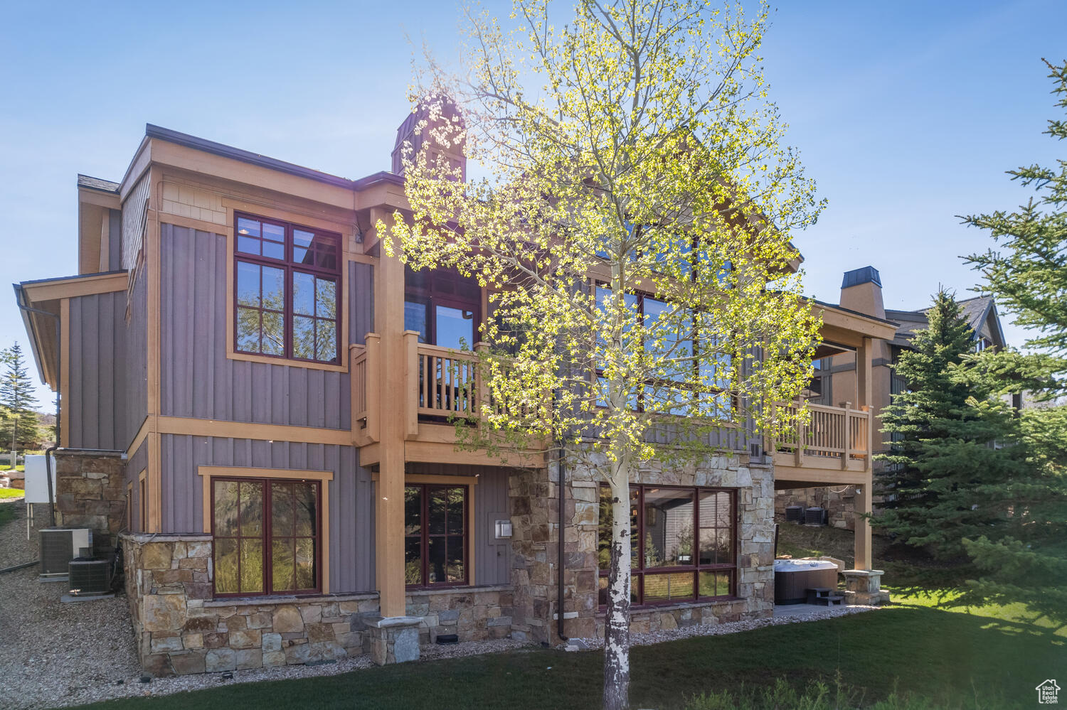 1514 APRIL MOUNTAIN DR