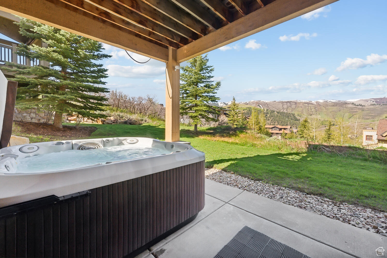 1514 APRIL MOUNTAIN DR