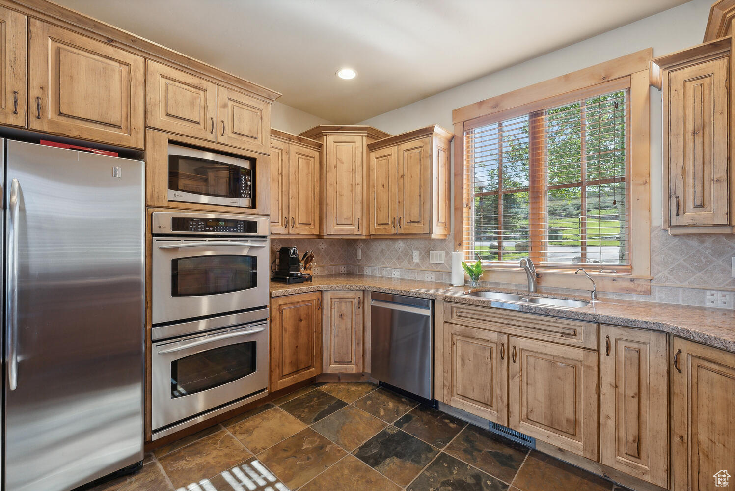 1514 APRIL MOUNTAIN DR