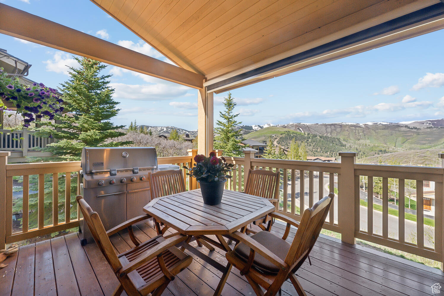 1514 APRIL MOUNTAIN DR