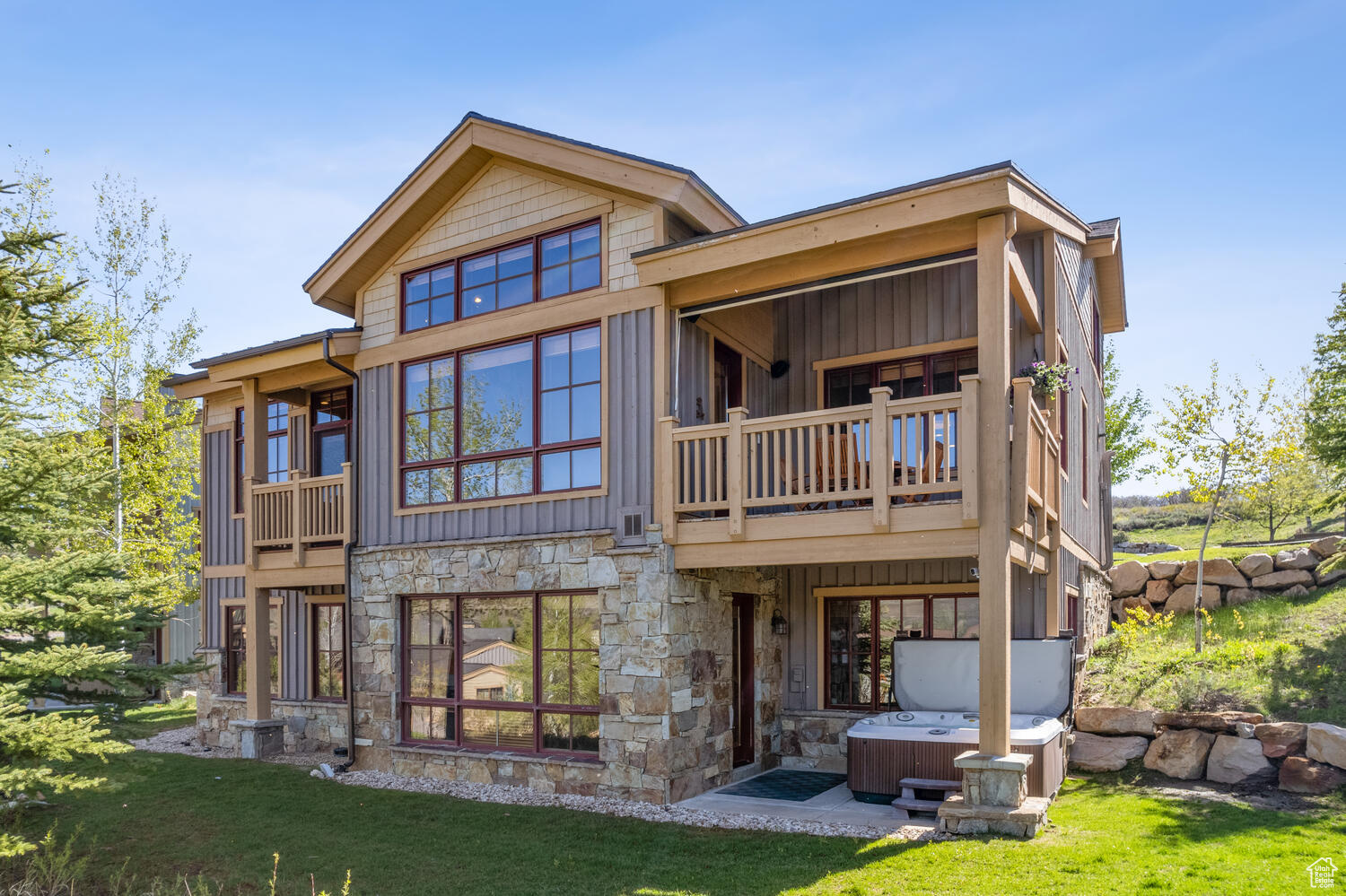 1514 APRIL MOUNTAIN DR