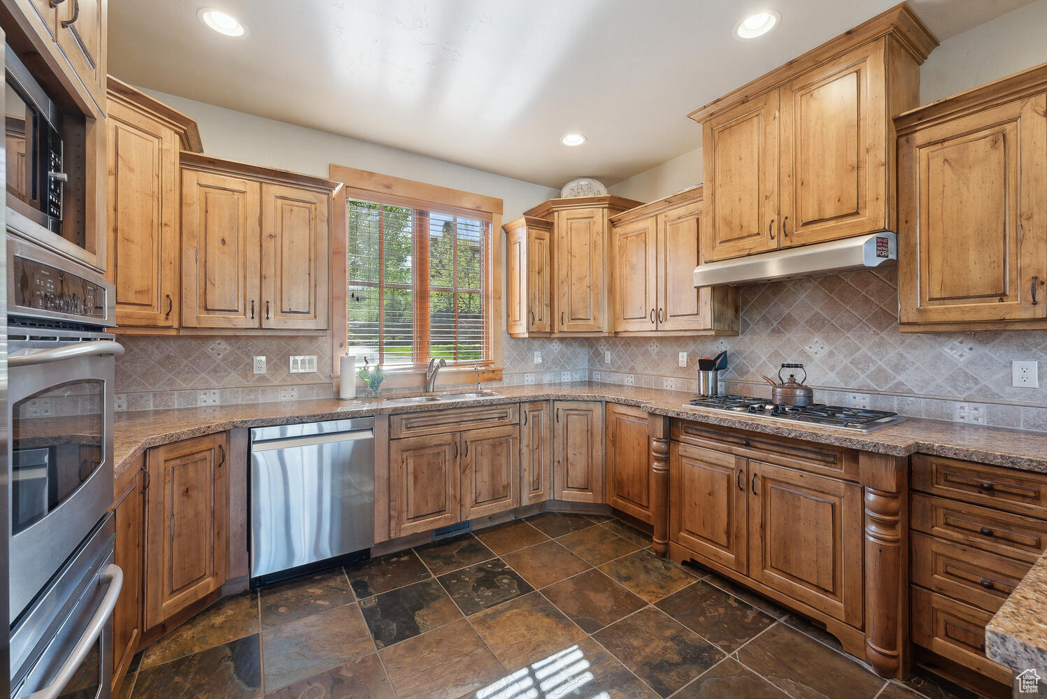 1514 APRIL MOUNTAIN DR
