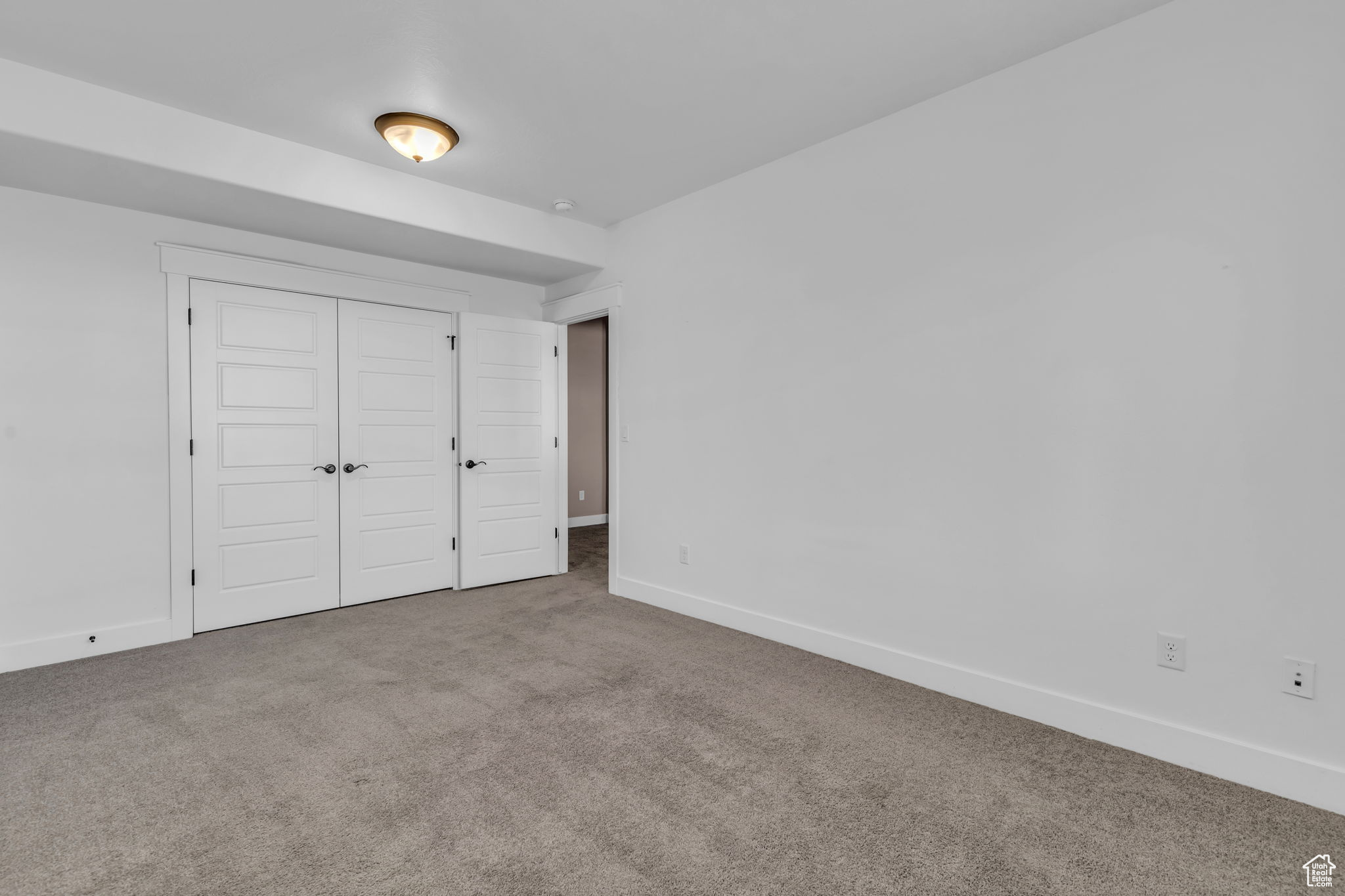 5137 W AMBERMONT DR