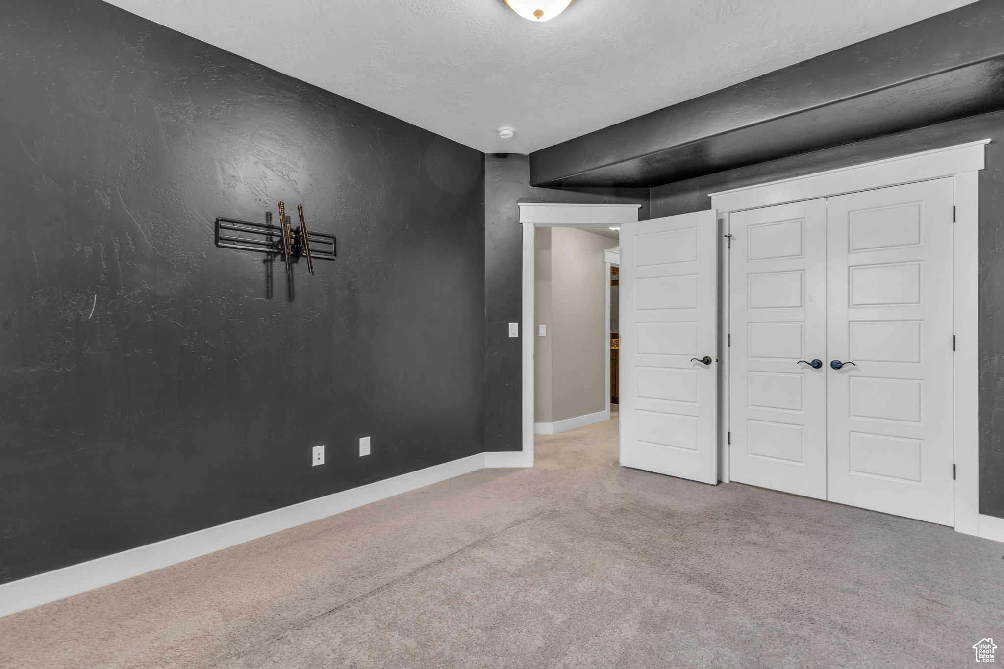 5137 W AMBERMONT DR