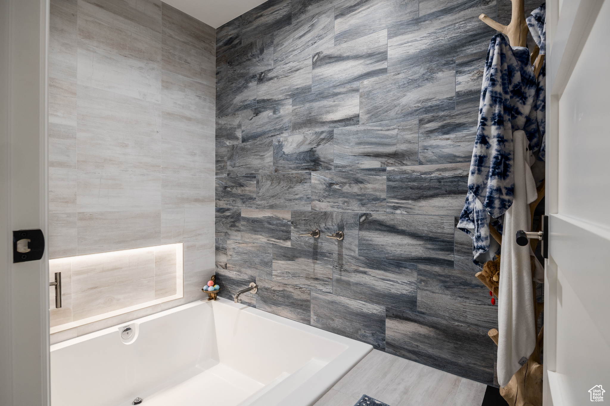 9233 CLOUD REST COURT