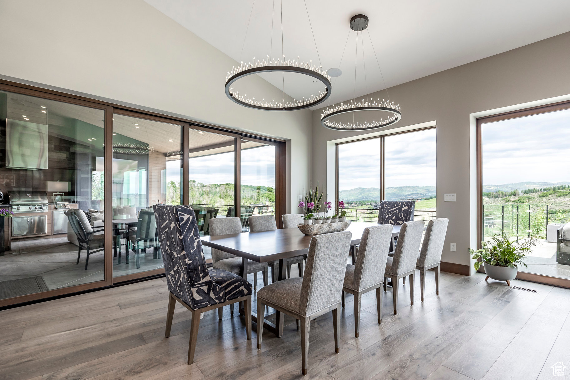 3699 E ASPEN PT