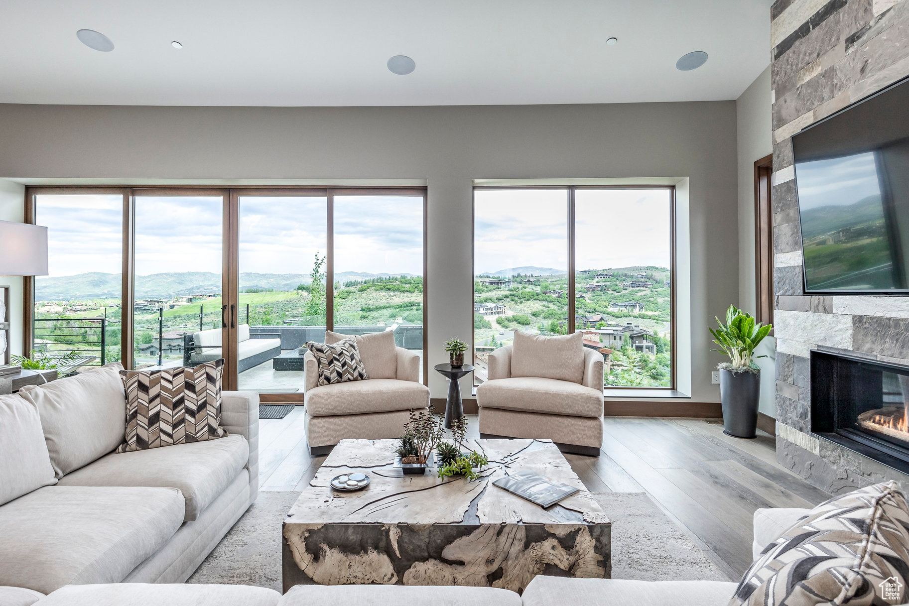 3699 E ASPEN PT