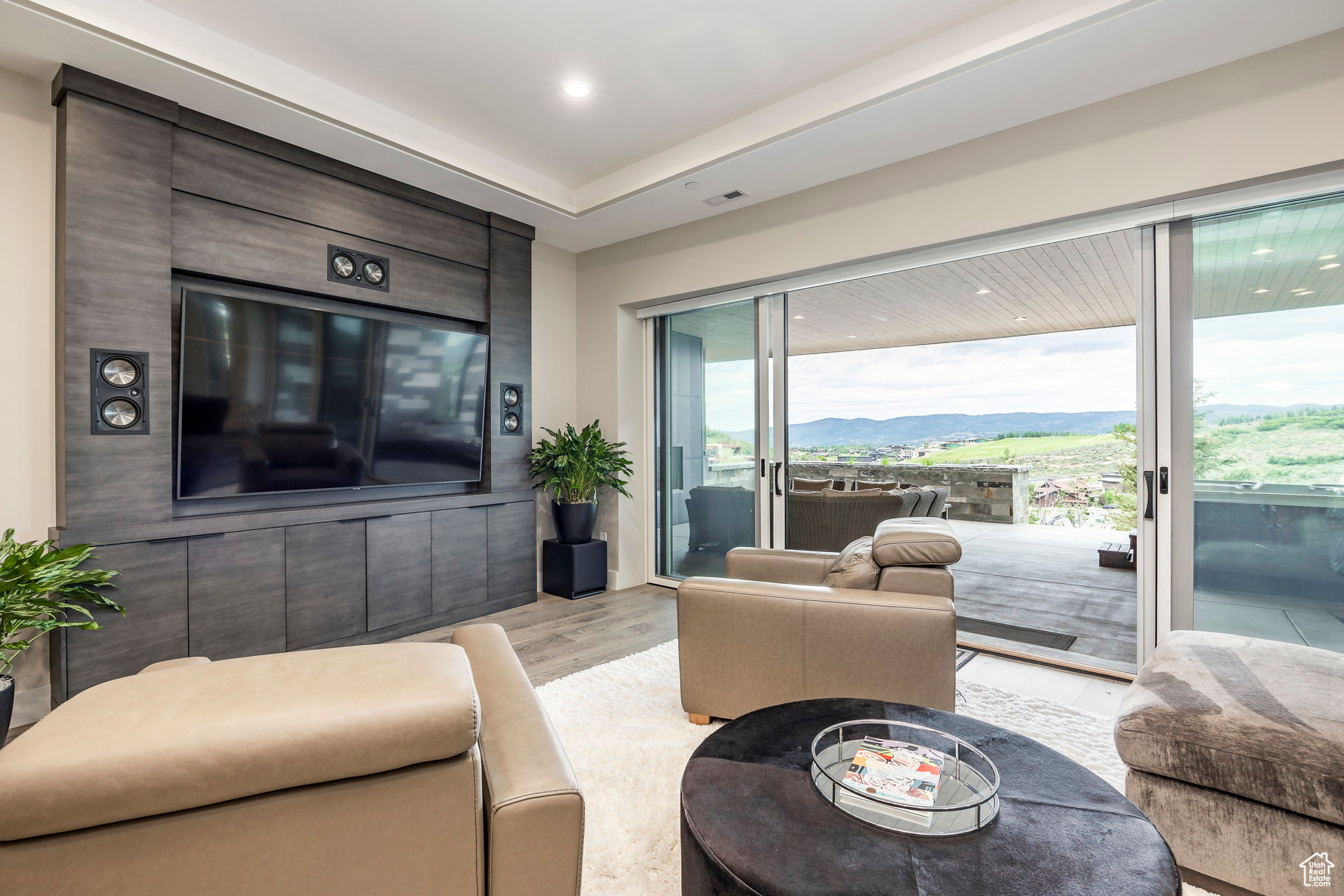 3699 E ASPEN PT