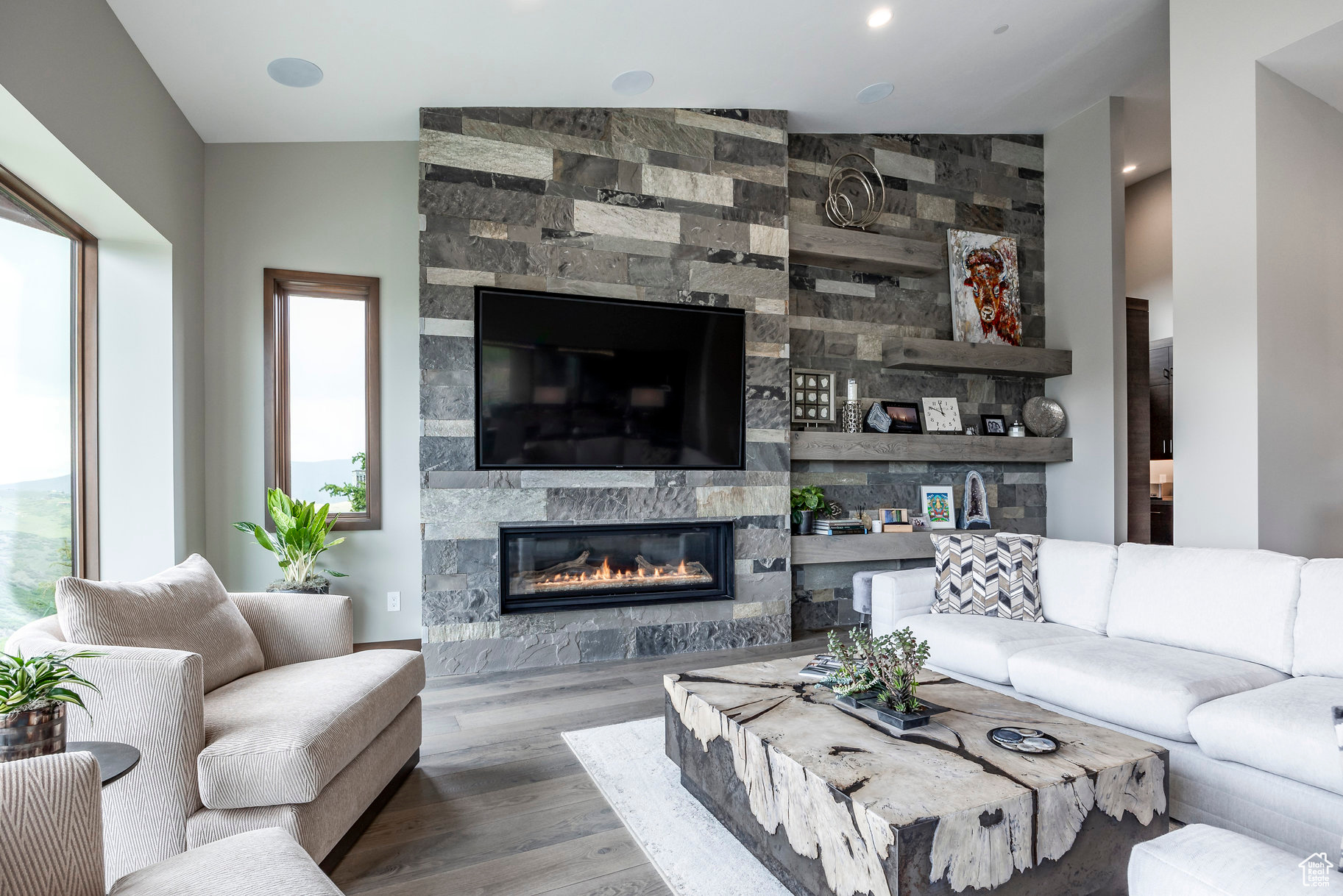 3699 E ASPEN PT