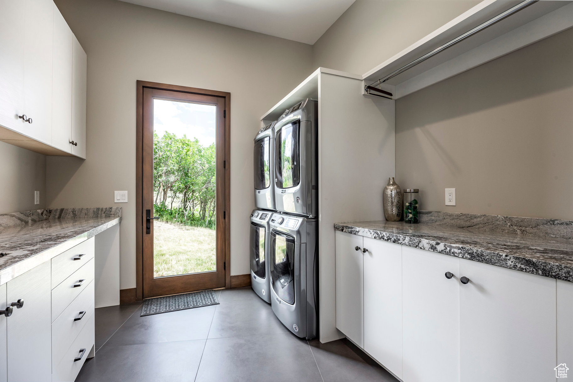3699 E ASPEN PT