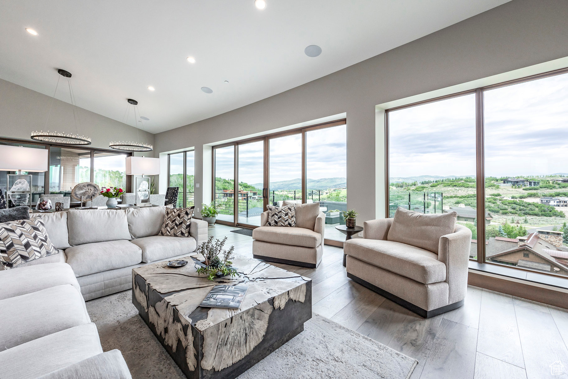 3699 E ASPEN PT