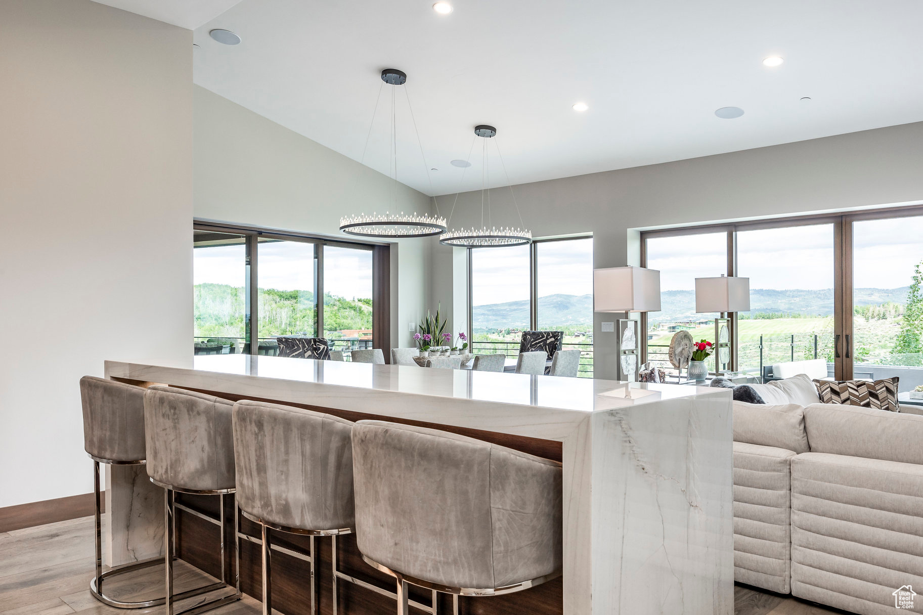 3699 E ASPEN PT
