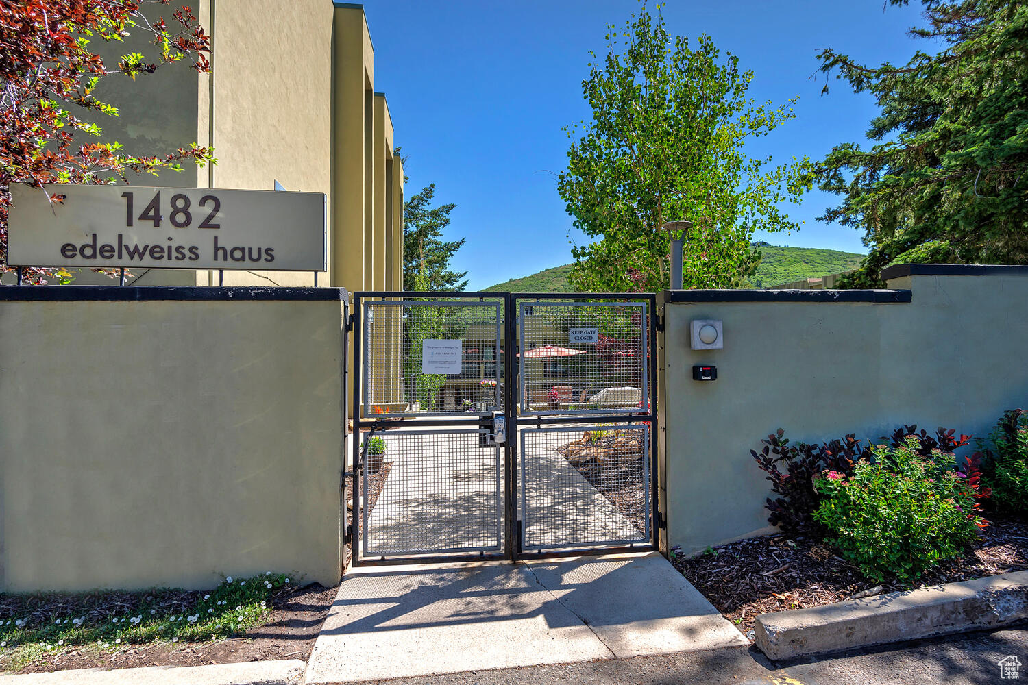 1482 EMPIRE AVE #115